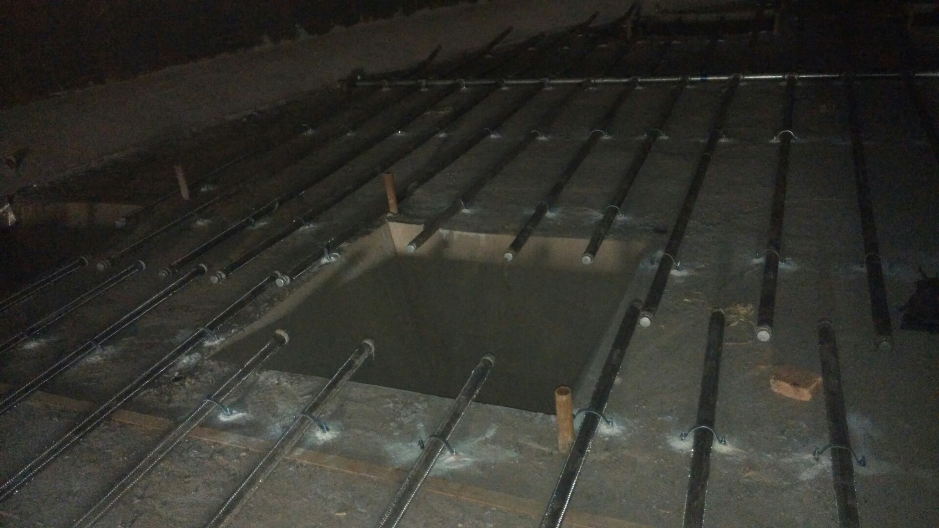 鹰手营子矿流化棒