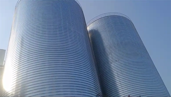 鹰手营子矿2座混凝土高架卷板仓